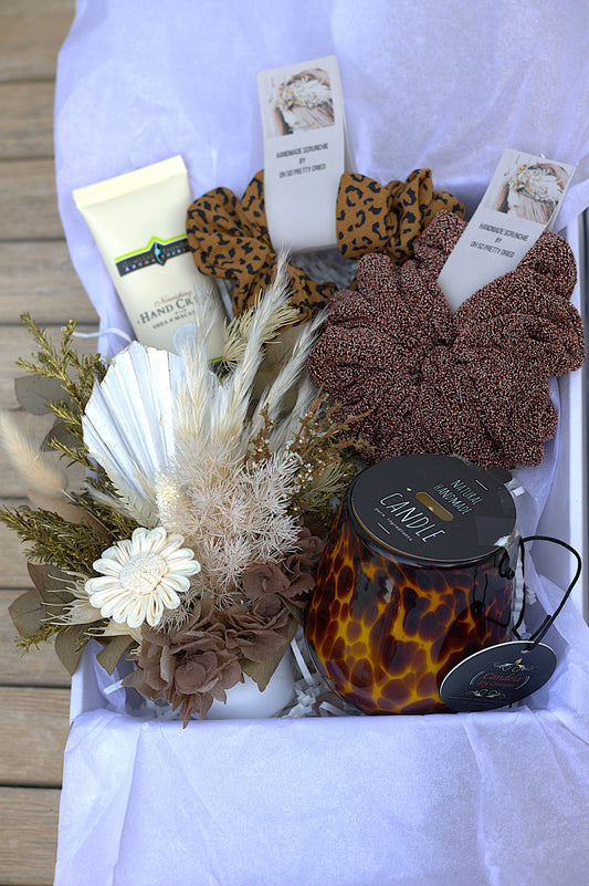 Dried flower and candle gift box